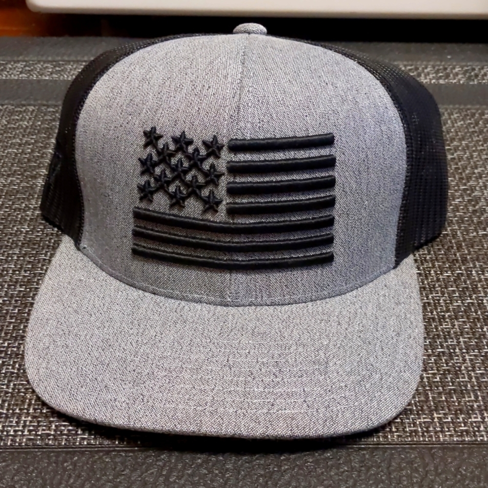 NWOT American flag trucker hat